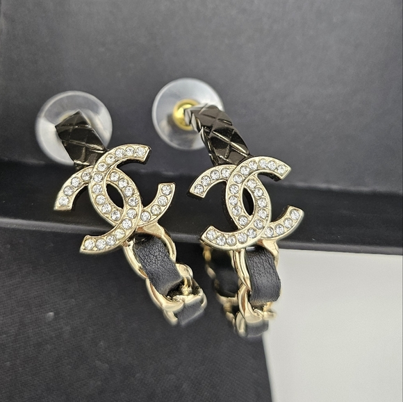 Brand new 2023 authentic Chanel cc hoops earrings with crystal & leather - Picture 3 of 17